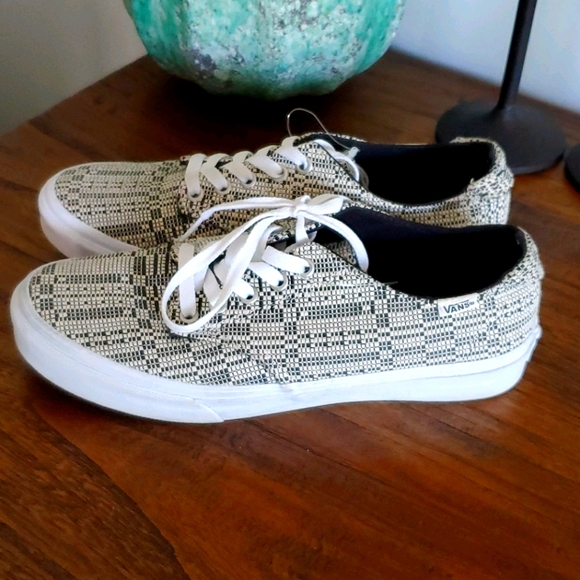 Unique Vans - Picture 3 of 8